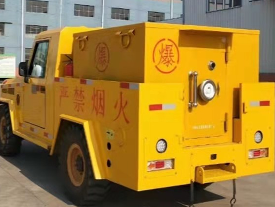 和政凯龙爆破器材运输车：保障爆破任务的安全运行