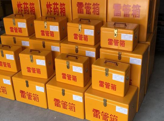 和政玻璃钢雷管箱的使用寿命一般是多少？